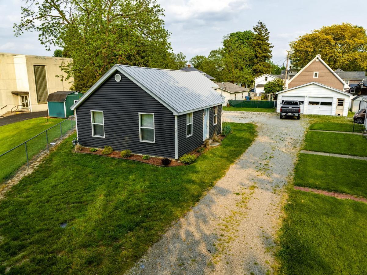 Renovated Retreat Home In Huron Walking Distance To Beach Exterior photo