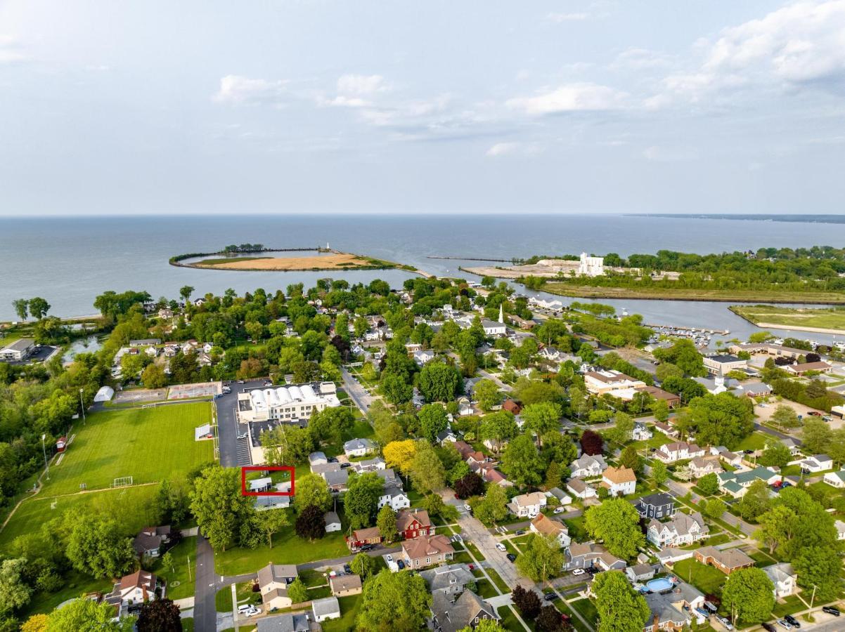 Renovated Retreat Home In Huron Walking Distance To Beach Exterior photo