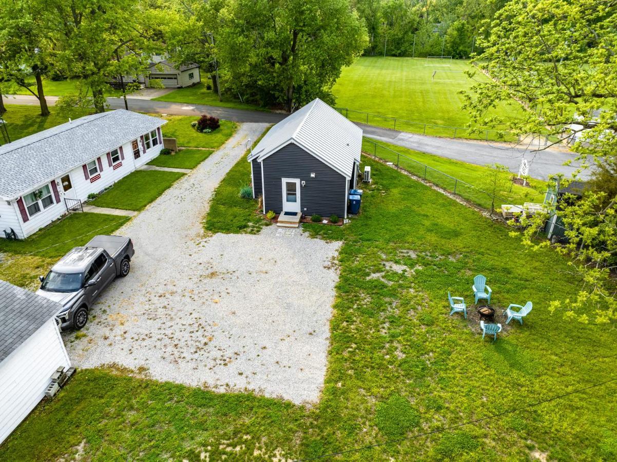 Renovated Retreat Home In Huron Walking Distance To Beach Exterior photo