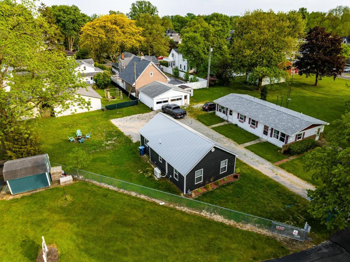 Renovated Retreat Home In Huron Walking Distance To Beach Exterior photo